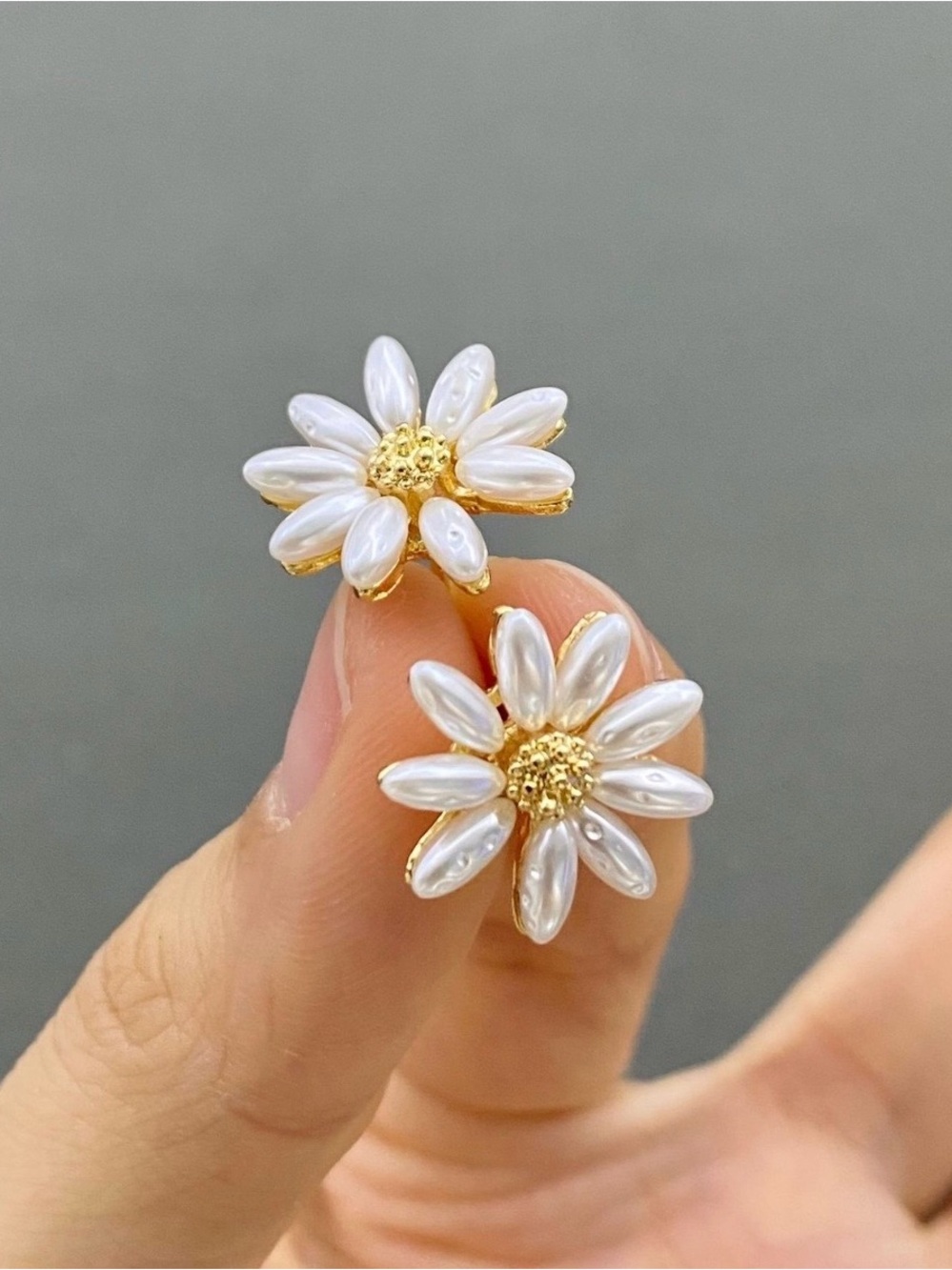 Gold & White Daisy Pearl Stud Earrings - Elegant Floral Jewelry